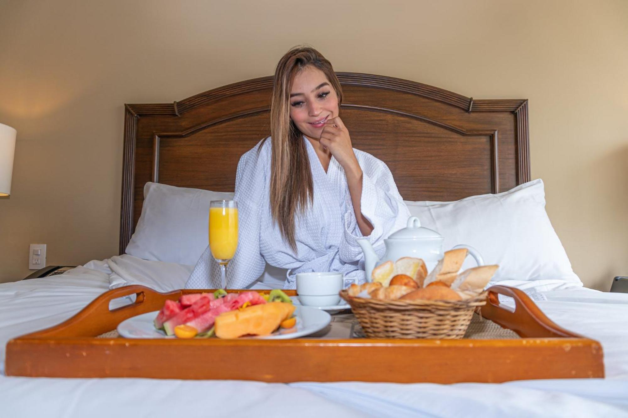 Intercontinental Medellin - Movich By Ihg Hotel Ngoại thất bức ảnh